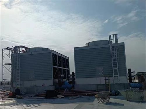 封闭式冷却塔的填料的应用优势,封闭式冷却塔和开放式冷却塔
