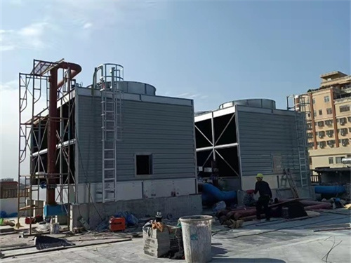 封闭式冷却塔在工业生产中的重要性,封闭式冷却塔和开放式冷却塔